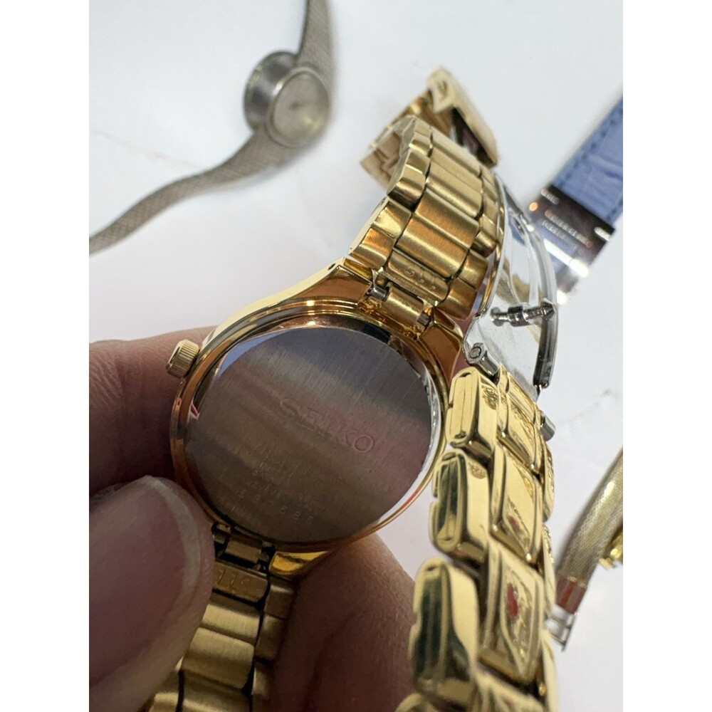 Lot of 8 Vintage and Modern Women's Watches - Seiko, Citizen, Versace, Hamilton - Picture 6 of 16
